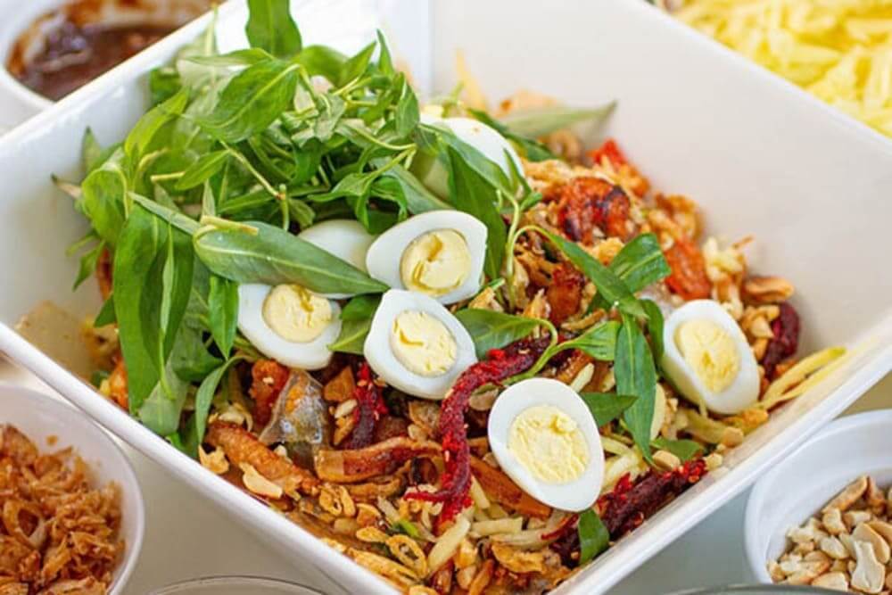 Bánh tráng trộn Ninh Bình - Món ăn vặt yêu thích của giới trẻ
