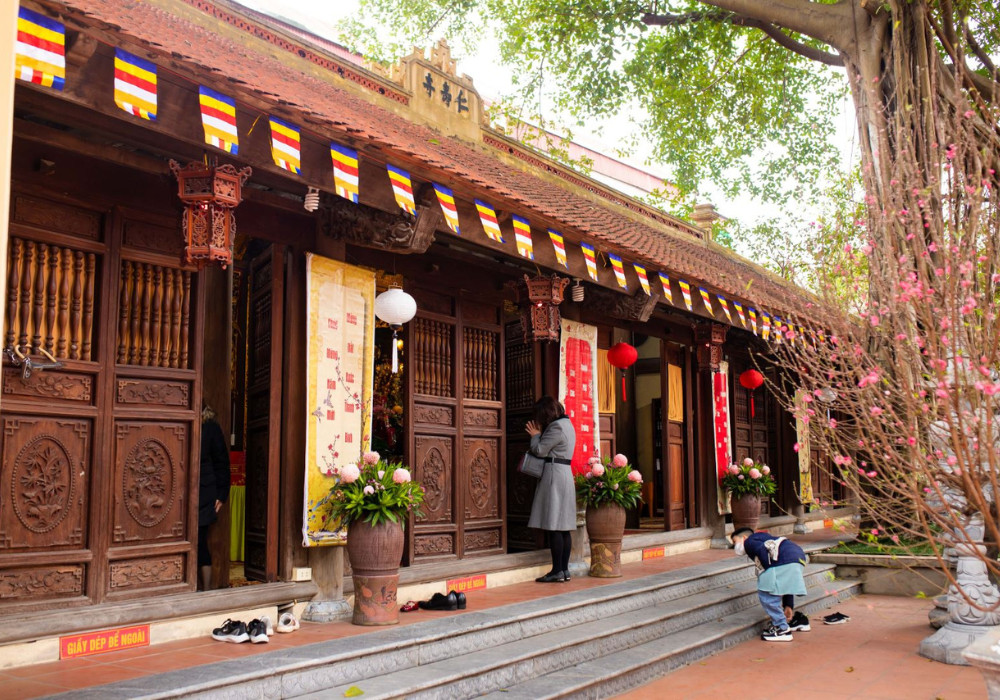 Tục lệ đi chùa cầu may